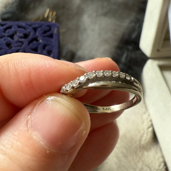 Diamond wedding band - Picture 3 of 3